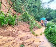  Landslides at numerous places along Imphal-Jiribam route on National Highway 37 on June 17  :: Gallery 