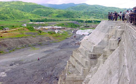 Team led by IFCD Minister N Biren and accompanied by officials inspecting the ongoing work at the Maphou Dam in July  2007