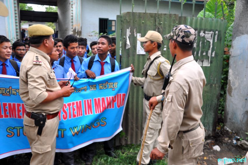CC and Johnstone  Students clash with Police while demanding Inner Line Permit System in Manipur :: 28 June 2013