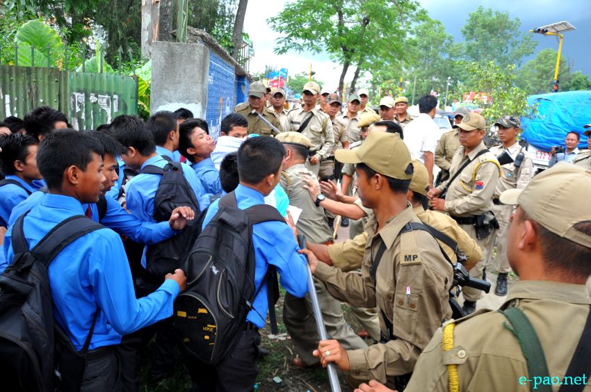 CC and Johnstone   Students clash with Police while demanding Inner Line Permit System in Manipur :: 28 June 2013