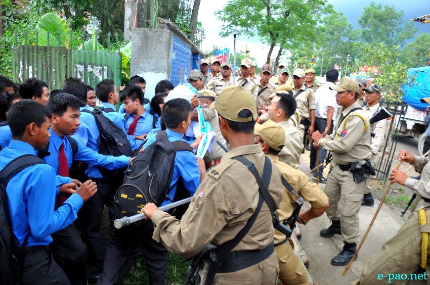 CC and Johnstone   Students clash with Police while demanding Inner Line Permit System in Manipur :: 28 June 2013