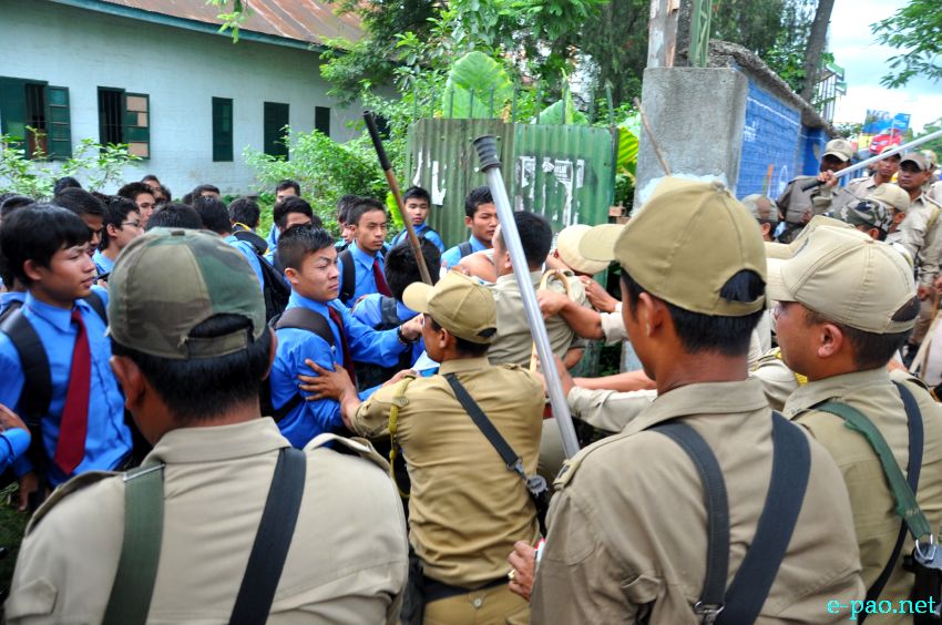 CC and Johnstone Students clash with Police while demanding Inner Line Permit System in Manipur :: 28 June 2013