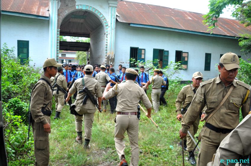 CC and Johnstone   Students clash with Police while demanding Inner Line Permit System in Manipur :: 28 June 2013