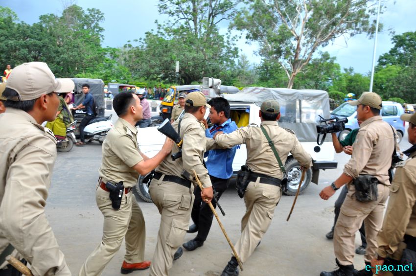 CC and Johnstone   Students clash with Police while demanding Inner Line Permit System in Manipur :: 28 June 2013
