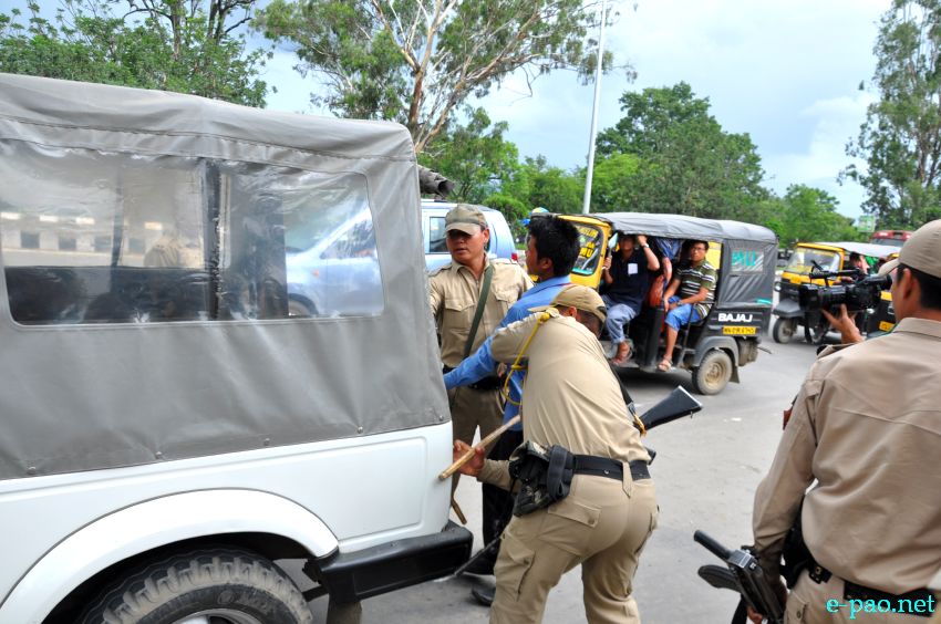 CC and Johnstone   Students clash with Police while demanding Inner Line Permit System in Manipur :: 28 June 2013