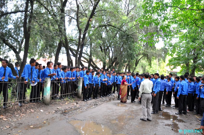 CC and Johnstone   Students clash with Police while demanding Inner Line Permit System in Manipur :: 28 June 2013