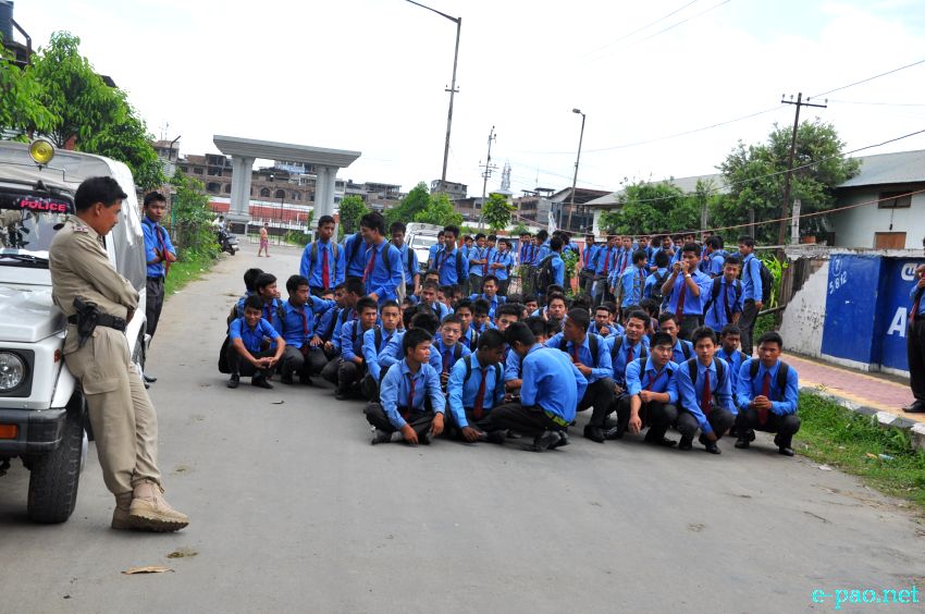 CC and Johnstone   Students clash with Police while demanding Inner Line Permit System in Manipur :: 28 June 2013