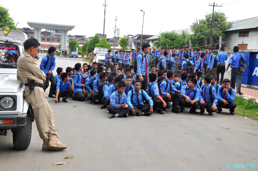 CC and Johnstone   Students clash with Police while demanding Inner Line Permit System in Manipur :: 28 June 2013
