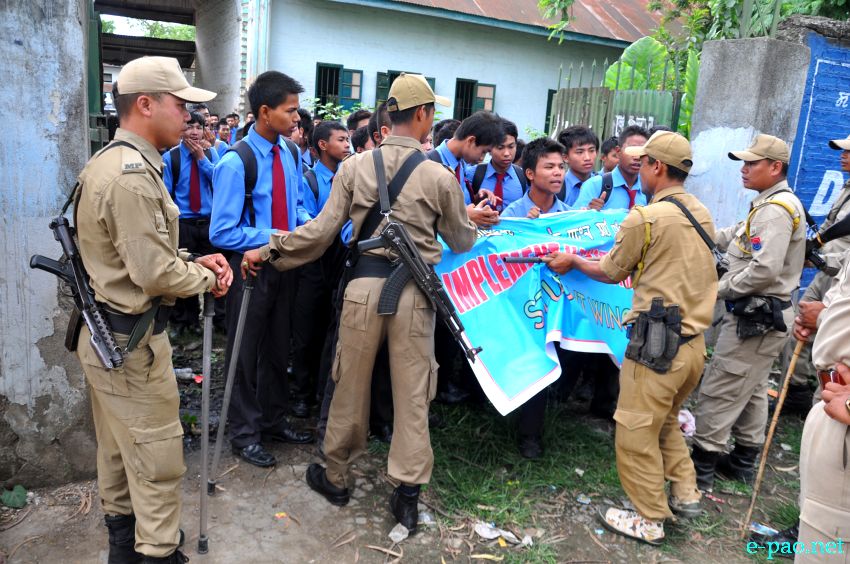 CC and Johnstone   Students clash with Police while demanding Inner Line Permit System in Manipur :: 28 June 2013