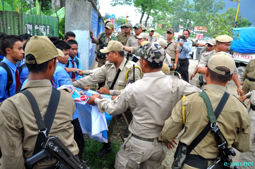 CC and Johnstone   Students clash with Police while demanding Inner Line Permit System in Manipur :: 28 June 2013