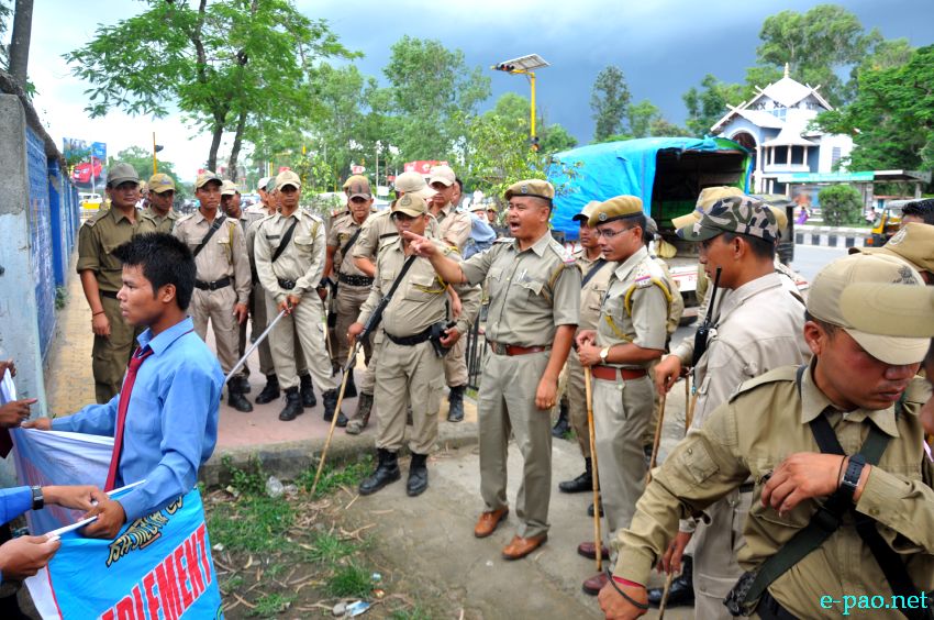 CC and Johnstone   Students clash with Police while demanding Inner Line Permit System in Manipur :: 28 June 2013